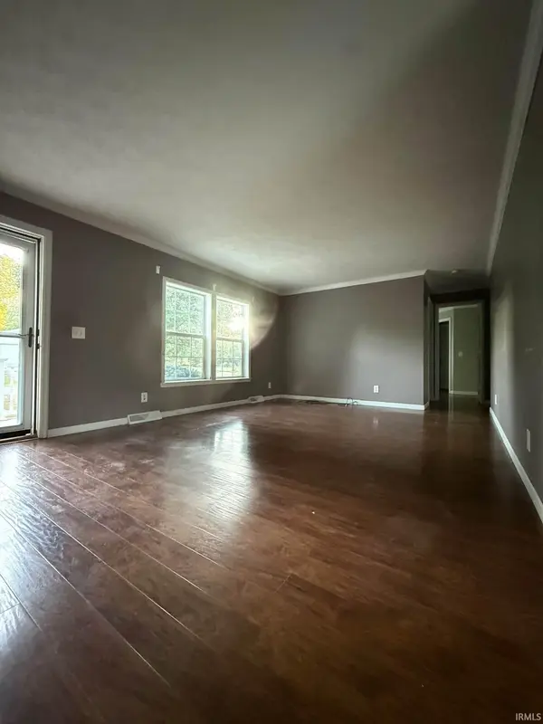 6 W 3rd ST, Freelandville, IN 47535