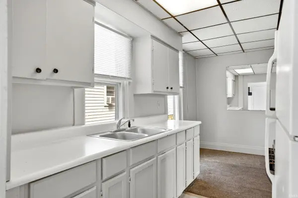 2828 Raymond ST, Fort Wayne, IN 46803-3775