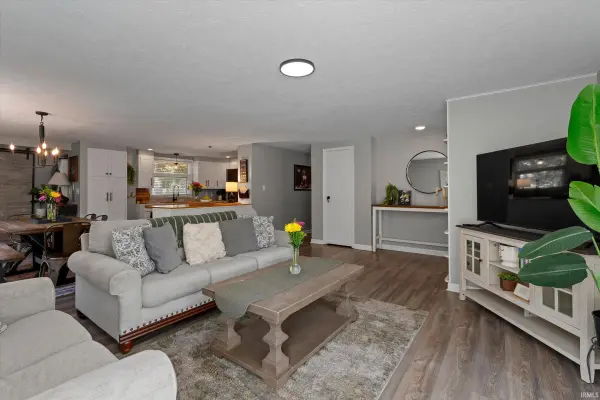 837 Patterson DR, South Bend, IN 46615-3321