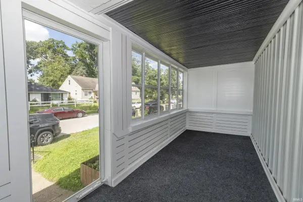 1322 Johnson ST, South Bend, IN 46628-2947