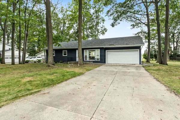 1003 Hickory Hill DR, Angola, IN 46703-2303