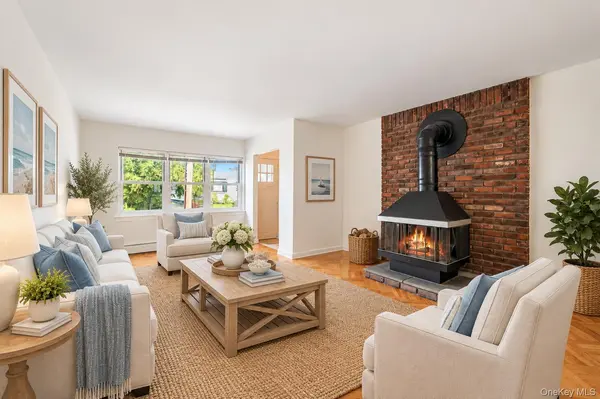 32-19 201st ST, Bayside, NY 11361