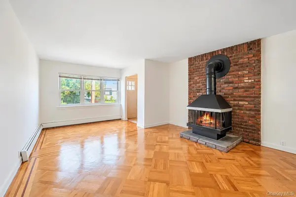 32-19 201st ST, Bayside, NY 11361