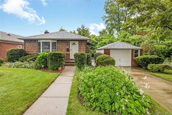 4606 247th ST, Douglaston, NY 11362