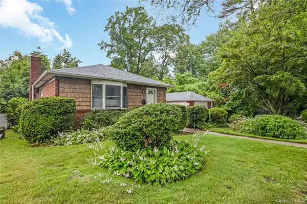 4606 247th ST, Douglaston, NY 11362