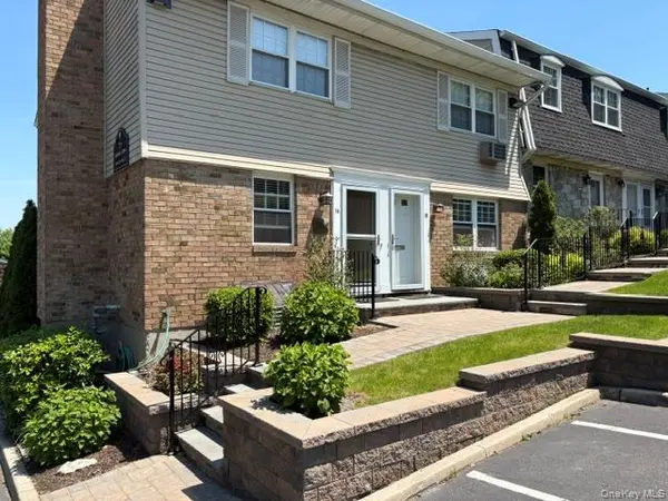 11 Harbour LN #1B, Oyster Bay, NY 11771