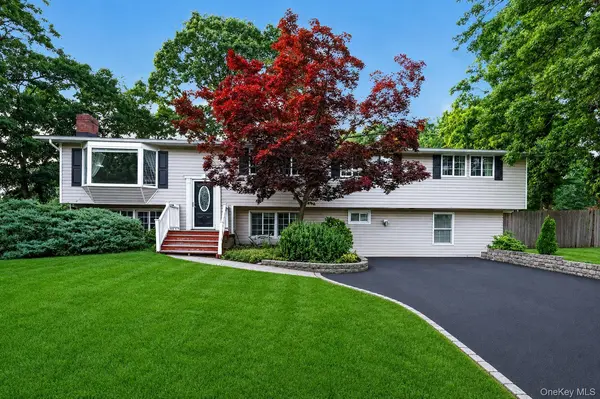 14 Branch LN, East Setauket, NY 11733