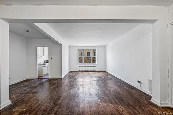 8333 Austin ST #6R, Kew Gardens, NY 14415