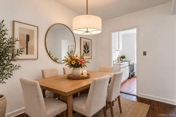 8333 Austin ST #6R, Kew Gardens, NY 14415