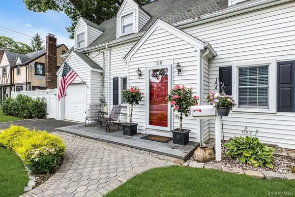 128 Stuart ST, Lynbrook, NY 11563