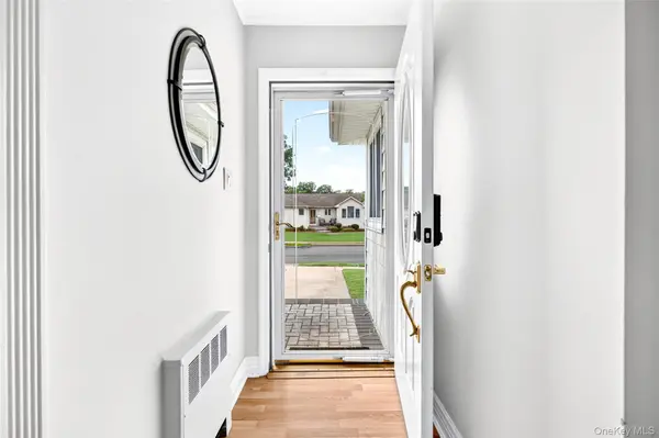 397 Briarwood RD, Massapequa, NY 11758