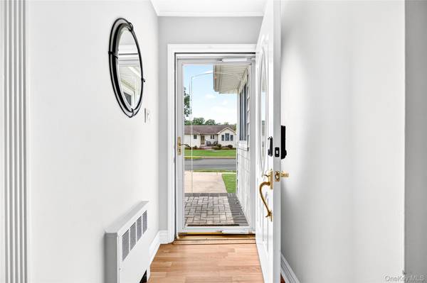 397 Briarwood RD, Massapequa, NY 11758