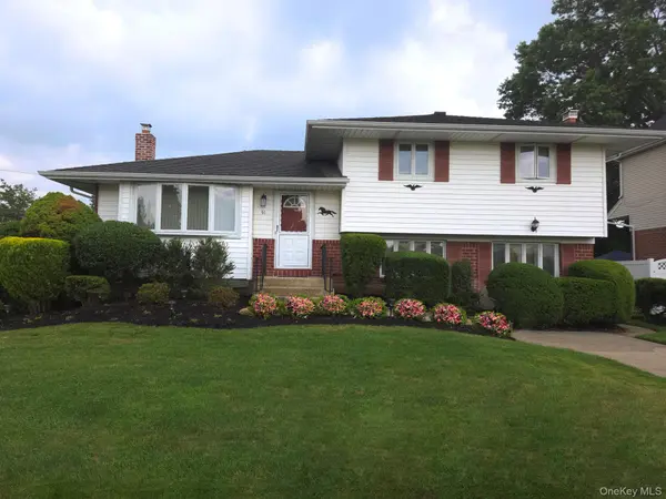 51 Eileen AVE, Plainview, NY 11803