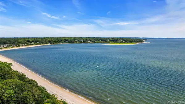2105 Pequash AVE, Cutchogue, NY 11935