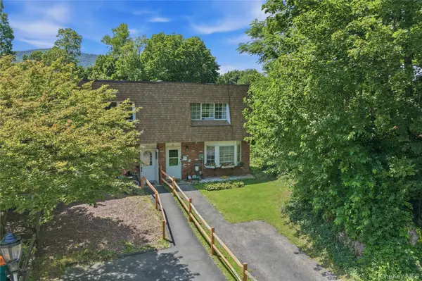 31 Roundtree CT, Beacon, NY 12508
