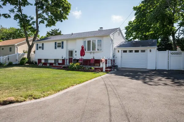 2707 Gull AVE, Medford, NY 11763