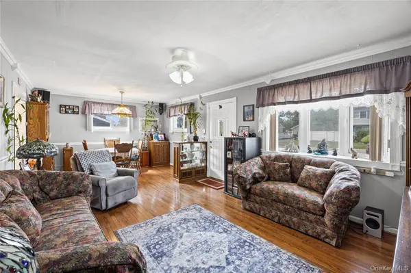 212 15th ST, West Babylon, NY 11704