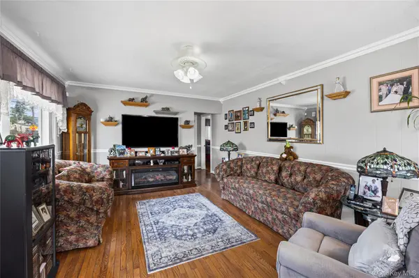 212 15th ST, West Babylon, NY 11704