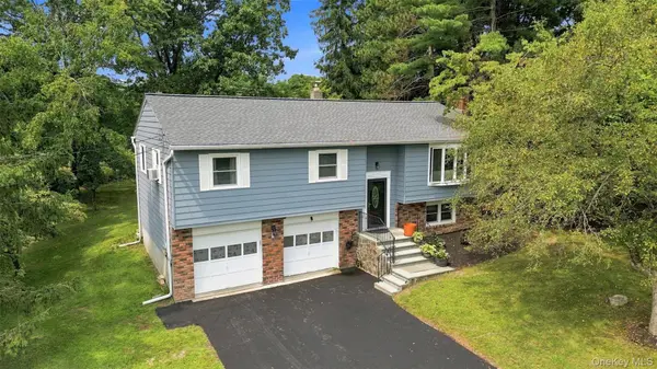 16 Cromwell DR, Poughkeepsie, NY 12603
