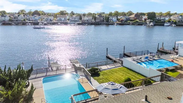 2718 Riverside DR, Wantagh, NY 11793