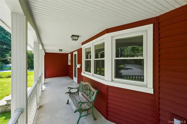 1 Henning DR, Montrose, NY 10567