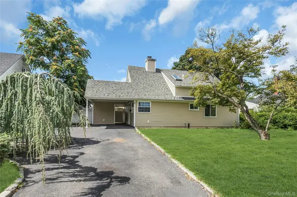 36 Atlas LN, Hicksville, NY 11801