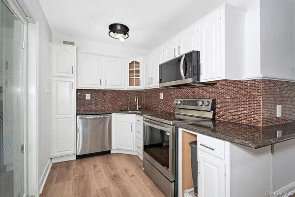 13 Indian TRL, White Plains, NY 10603