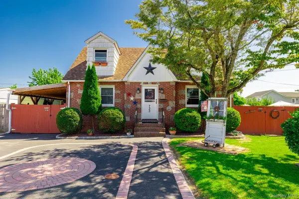 733 9th ST, West Babylon, NY 11704