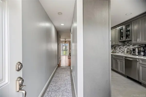 15 Springfield CIR #1, Central Islip, NY 11722