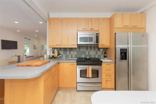 500 Minnieford AVE, Bronx, NY 10464