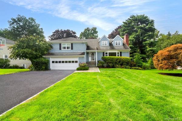 18 Shady Brook LN, Old Greenwich, CT 06870