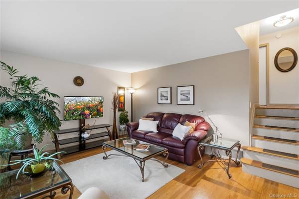 77 Lumur DR, Sayville, NY 11782