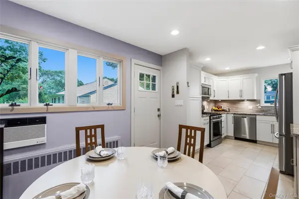 77 Lumur DR, Sayville, NY 11782