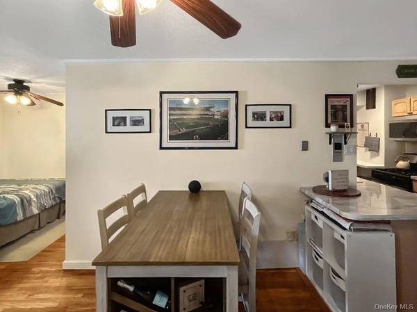 130 Beach 121st ST #3B, Rockaway Park, NY 11694
