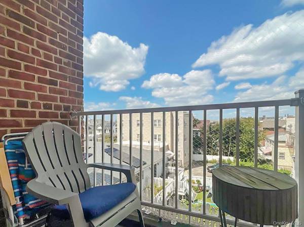 130 Beach 121st ST #3B, Rockaway Park, NY 11694