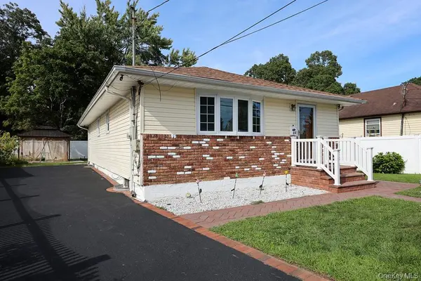 11 Valentine ST, Roosevelt, NY 11575