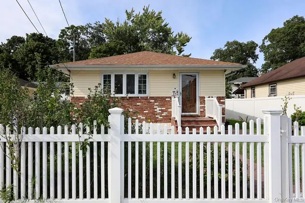 11 Valentine ST, Roosevelt, NY 11575