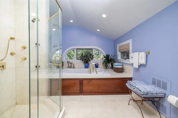 66 S Lewis PL, Rockville Centre, NY 11570