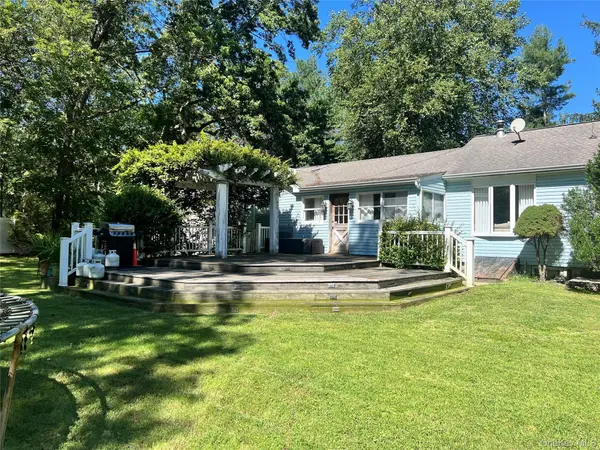 1029 Wading River Manor RD, Manorville, NY 11949