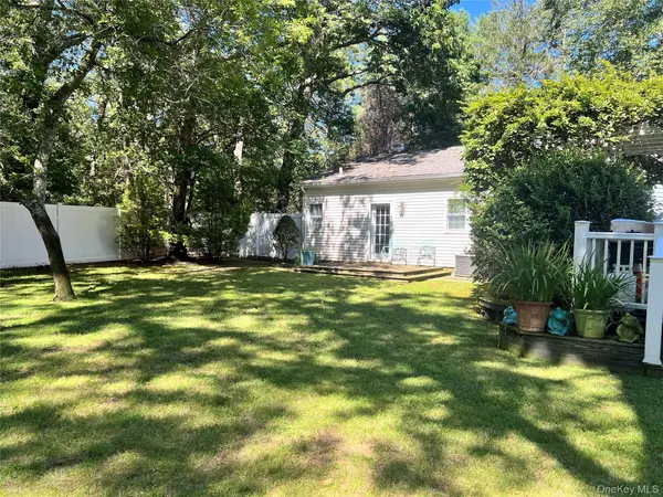 1029 Wading River Manor RD, Manorville, NY 11949