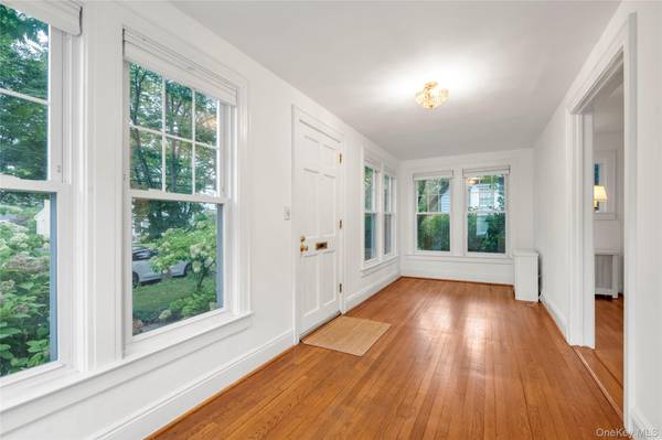 138 Hillcrest AVE, Manhasset, NY 11030