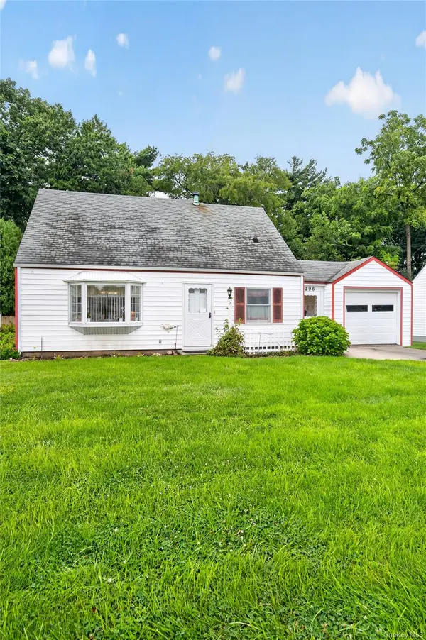 296 Jamaica BLVD, Carle Place, NY 11514