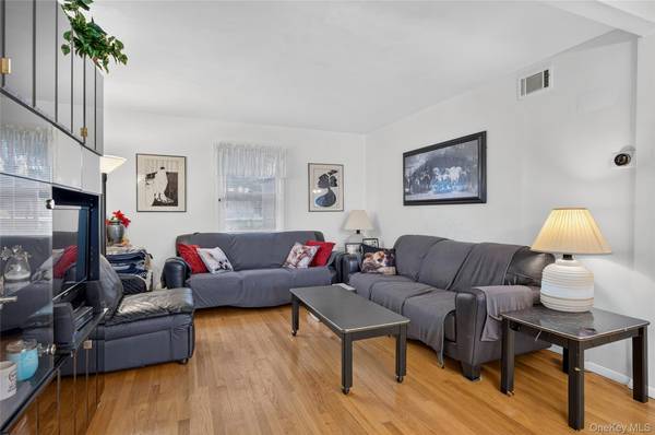 296 Jamaica BLVD, Carle Place, NY 11514