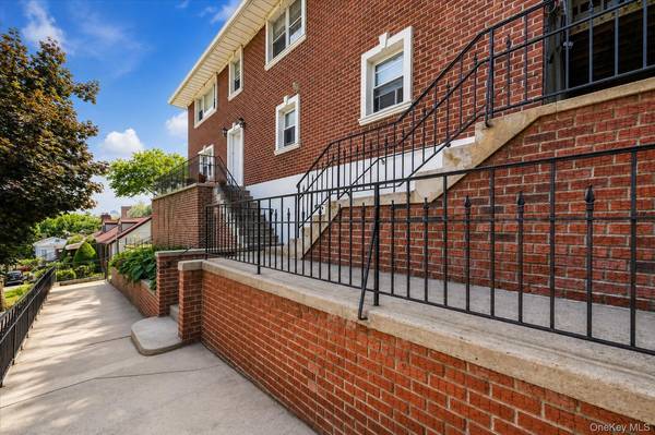 62 Raybrook Rd, Yonkers, NY 10704
