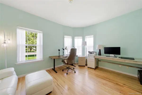 23 Sunflower Ridge RD, South Setauket, NY 11720