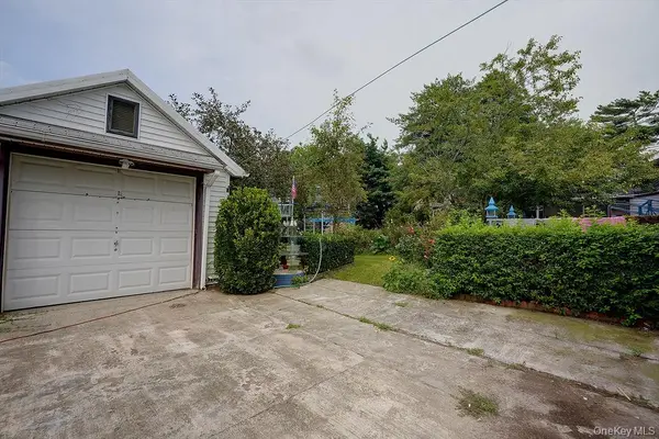 437 Moffitt BLVD, Islip, NY 11751
