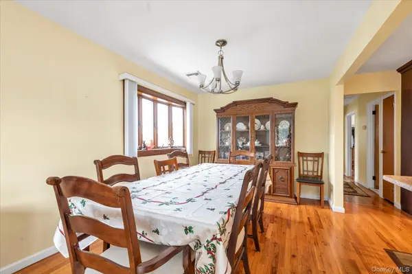 14 Edwards PL, Valley Stream, NY 11580