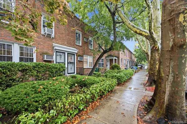 39-27 49th ST, Sunnyside, NY 11104