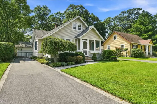 56 Washington AVE, Amityville, NY 11701