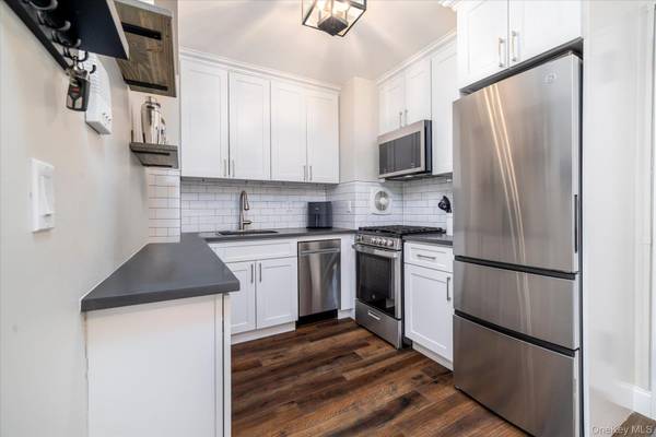 370 W Broadway #3M, Long Beach, NY 11561